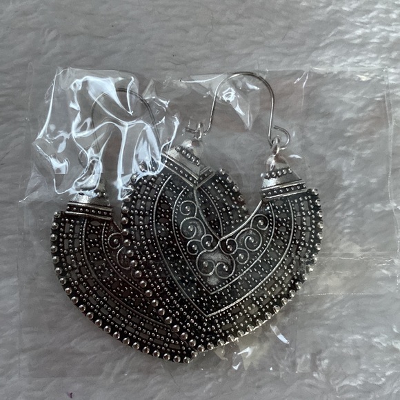 πVintage/Antique Style Heart Shape Dangle Earrings - Picture 7 of 7